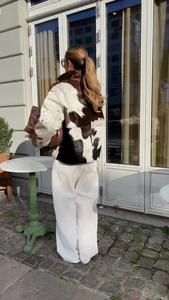 Veste en cuir véritable en fourrure de vache personnalisée OEM Marron et blanc Veste zippée Vêtement d'hiver - Product Image 5