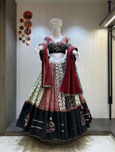 Dernière Collection Traditionnelle de Haute Qualité : Ensemble Chaniya Choli en Tissu Imprimé Pur Kutchhi et Dupatta en Coton Mal de Grammage Lourd, Prêt à Porter, Style Ethnique - Product Image 3