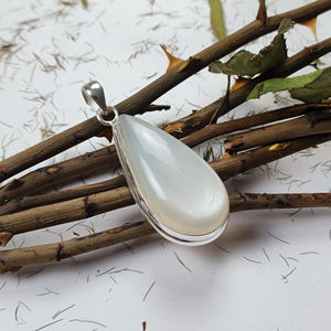 Colgante fino de Plata de Ley 925 con piedra lunar blanca cabujón piedra preciosa hecha a mano forma de pera diamante chapado en oro al por mayor - Product Image 2