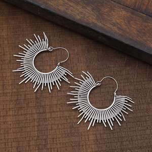 Meilleures ventes : Boucles d'oreilles créoles Bohème motif soleil, en laiton tribal, plaqué argent, pour femme, avec piques célestes, style statement soleil, Vente en gros/OEM - Product Image 3