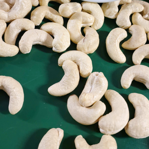 เม็ดมะม่วงหิมพานต์ WW240 Kaju badam ผลิตในเวียดนามเมล็ดมะม่วงหิมพานต์ antigo 24/24 - Product Image 1