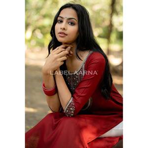 Chemisiers et chemises pour femmes Kurti brodés en viscose rouge rustique - Product Image 4