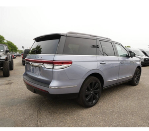 Construido estándar 2024 Lin-coln Navi-gator etiqueta negra - Product Image 2