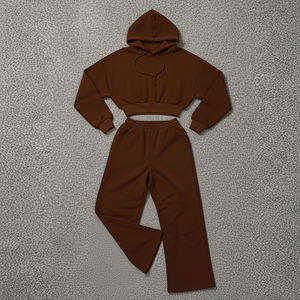 Ensemble de survêtement sportif personnalisé à prix imbattable pour femme – Deux pièces : pantalon de jogging et sweat à capuche - Product Image 5