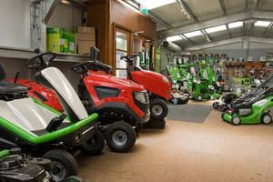 เครื่องตัดหญ้าอุตสาหกรรมขนาดเล็กแบบขับเคลื่อนด้วยตัวเอง 5.5 แรงม้า แรงบิดสูง ควบคุมระยะไกล ระบบขับเคลื่อนด้วยสายพานไฮบริดน้ำมัน-ไฟฟ้า 173 ซีซี - Product Image 2