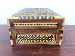 Boîte à bijoux de luxe en bois artisanal traditionnel avec incrustation de nacre et motif floral gravé, forme personnalisable, organisateur de rangement - Product Image 5