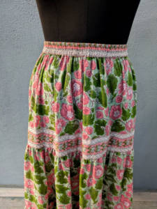 Jupe maxi décontractée bohème pour femme, en coton écologique, à imprimé artisanal, à volants, ajustable, longueur cheville, avec sequins contrastés - Product Image 2