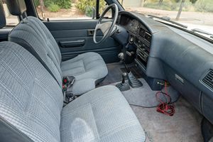 Toyota Pickup Deluxe Xtracab 4x4 de 1991 en Excelente Estado - Product Image 2