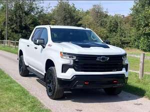 Chevrolet Silverado Trailboss 6.2 V8 d'occasion en excellent état, modèle 2022 - Product Image 2