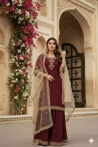 Salwar kameez de style culturel kashmiri/himachali, avec de magnifiques broderies, coupe droite, bordure design, pour femmes ou filles. - Product Image 5
