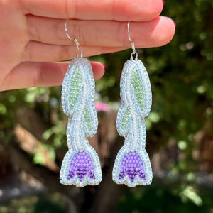 Pendientes de cuentas bohemias con flecos en cascada Andy de diseño turquesa, regalo de joyería único - Product Image 1