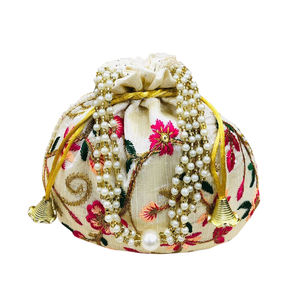 Pochette Potli brodée à la main en Inde, parfaite pour les cadeaux de mariage, les cadeaux de retour et les célébrations chics ! - Product Image 1