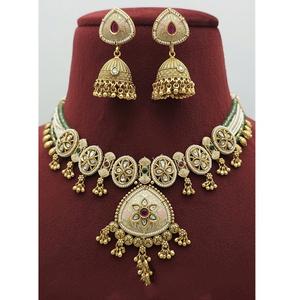 Collar de calidad superior con acabado dorado mate radiante con pendientes para mujer, joyería de diseñador para colección de ropa de boda - Product Image 1