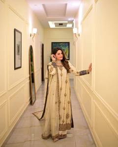 Designer haut-bas et belle Dupatta pour l'impression dessinée à la main - Product Image 1