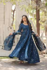 Qualité d'exportation indienne Vichitra Shimmer Gown & Dupatta Vente chaude Robe tendance fantaisie avec paillettes brodées pour adultes - Product Image 4