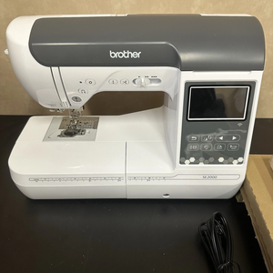 Kit de démarrage prêt à l'emploi pour machine à coudre et à broder informatisée Brother SE2000 - Product Image 2