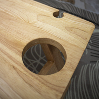 Table de pique-nique en bois utilisation légère jardin facile à transporter pliante petite table de pique-nique à vin extérieure en bois de caoutchouc avec porte-verres