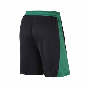 Shorts de basket-ball noirs personnalisés avec des panneaux latéraux verts, tissu en maille respirant, taille élastique, vêtements de sport pour l'entraînement athlétique - Product Image 2