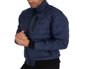 Veste matelassée unisexe fine avec capuche, finition brillante et logo frontal - Product Image 4