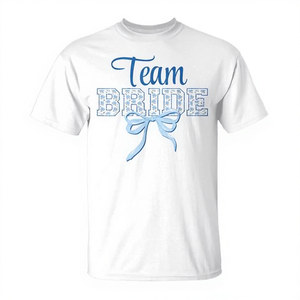T-shirt coordinata floreale Team Bride Coquette blu con fiocco per eventi promozionali e feste nuziali - Product Image 3