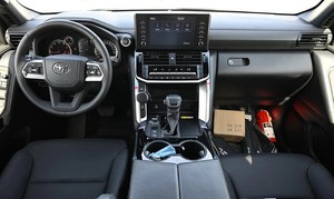 Noir 2024 pour LAND CRUISER 300 GXR SAHARA V6 4x4 d'occasion, toit ouvrant panoramique, démarrage à distance, sièges en cuir, pack technologique, conduite à gauche - Product Image 6