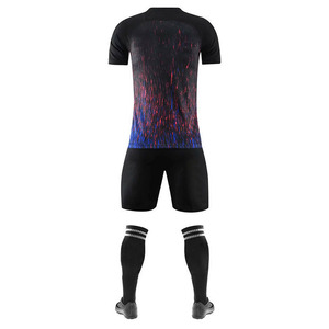 Kit de fútbol de sublimación completa 2025 con calcetines, camiseta de fútbol de secado rápido y pantalones cortos, uniforme de equipo de tarifa al por mayor con logotipo personalizado - Product Image 3