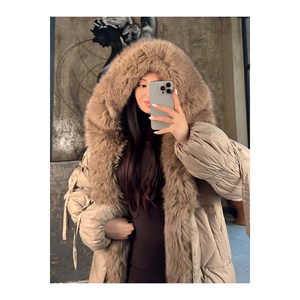 Giacca Imbottita Nera da Donna con Maniche Regolabili e Collo in Pelliccia Rimovibile, Tasche e Cappuccio Regolabile - Product Image 3