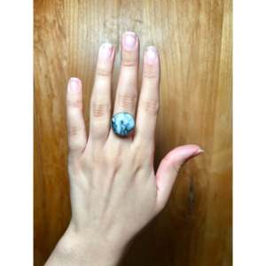 Bague Statement en Turquoise Blanche Faite à la Main Navajo, Taille 6, Style Bohème Hip Hop, en Argent Sterling avec Pierre Naturelle Taillée, pour Usage Quotidien - Product Image 4