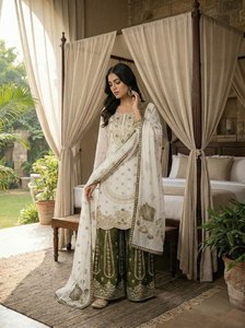 Traje Anarkali Salwar de tela de seda GMY 100% pura con bordado pesado y diseño de estilo tradicional a precio de mayoreo. - Product Image 3