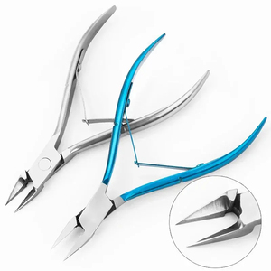 Pince à cuticules professionnelle faite à la main avec logo personnalisé pour les techniciens en ongles fabricant d'acier inoxydable pointu chez Kaamir Instruments - Product Image 5