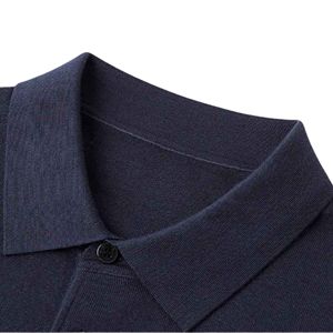 Polo pour homme en tissu doux conçu sur mesure pour un look moderne et intelligent dans les tenues de travail et de week-end - Product Image 4