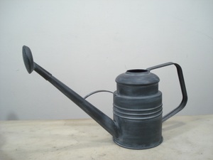 Arrosoir vintage gris fer rouille - Product Image 3