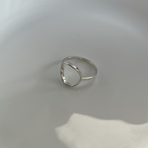 Bague à cercle ouvert minimal en argent sterling 925 de style contemporain pour un usage quotidien - Product Image 2