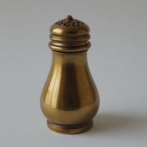 Molino de sal y pimienta de madera Premium con molinillo de bronce artesanal hecho a mano que ofrece acento decorativo para un comedor elegante - Product Image 2