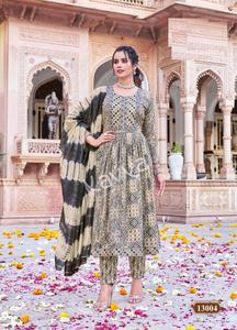 Fancy Collection Nayra Cut Kurtis con cápsula Foil Print Top and Bottom Chanderi Sequence Dupatta set para venta en línea - Product Image 5