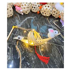 Vente en gros de lanterne ourson en bambou tissé Festival de la mi-automne enfants portant une lumière LED nouveau style de lampes à tisser faites à la main - Product Image 6