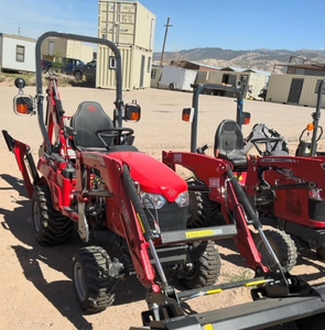 Tractor Compacto Rojo con Tracción en las 4 Ruedas, Tractor Utilitario Agrícola con Cargador Frontal y Retroexcavadora para Trabajos en Campos y Jardines - Product Image 1