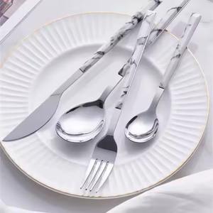 Juego de Cubiertos Moderno y Ecológico de Acero Inoxidable con Mango Verde para Comidas Familiares Elegantes, Eventos y Uso Diario - Product Image 5