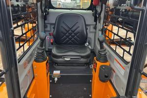 รถตักล้อยางคูการ์รุ่นใหม่ พร้อมหัวตักด้านหน้าและด้านหลัง เครื่องยนต์ดีเซล-BSL350EX - Product Image 3