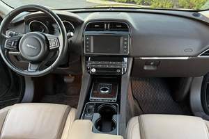 รถจักรยานยนต์ Jaguar XF 35t Prestige ปี 2017 มือสอง พวงมาลัยซ้าย - Product Image 3