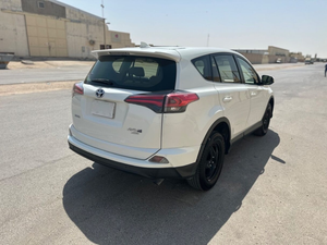 Toyota RAV4 2018 Económico, Gasolina/Diésel, SUV con Tracción en las Cuatro Ruedas, Asientos de Cuero, Automático, 5 Plazas - Product Image 4