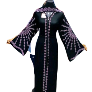 Hermosa Abaya negra de Dubái para mujer, de trabajo manual caftán, ropa islámica tradicional con accesorio musulmán - Product Image 1