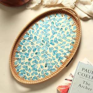 Plateau en bois traditionnel fait main avec incrustation de nacre, écologique, idéal pour servir des douceurs et des plats salés, à utiliser comme accent décoratif pour la maison - Product Image 6