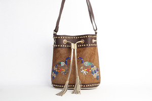 Bolso de hombro cruzado de cuero genuino, mochila con cierre de dibujo con cremallera, decoración bordada diseñada por pavo real para mujer y Niña - Product Image 4