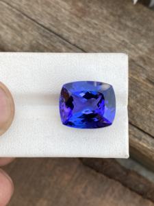 Pierre précieuse tanzanite naturelle certifiée 15.69 carats grande taille coussin coupe Zoisite pierre précieuse en vrac avec loupe propre pour bijoux - Product Image 6
