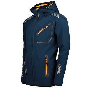 Trending Athletic Wear Chaqueta de poliéster para hombres Venta al por mayor Outdoorwear Softshell Chaqueta con capucha ajustable con logotipo personalizado - Product Image 4