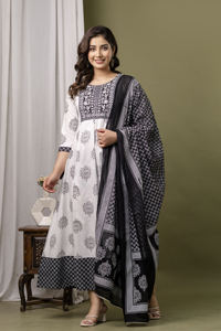 Robe en rayonne de qualité supérieure du fabricant indien avec broderie de séquence d'impression de table Dupatta travail de style ethnique pour l'été - Product Image 5