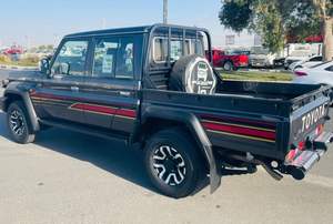 Toyota Land Cruiser Pick Up LC79 DOBLE CABINA 70 ANIVERSARIO 4.0 AUTOMÁTICO - Product Image 3