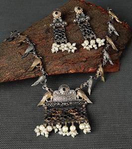 Conjunto de Collar y Pendientes con Motivo de Pájaro en Plata Oxidada y Oro de Dos Tonos, Regalo para Ella - Product Image 3