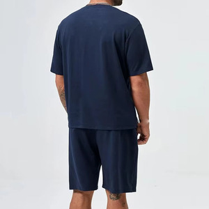 เสื้อยืดแขนสั้นลายทางด้านข้างแบบกำหนดเองสำหรับผู้ชาย OEM และกางเกงขาสั้นเข้าชุดคู่ ชุดลำลองฤดูร้อนคุณภาพสูง - Product Image 6